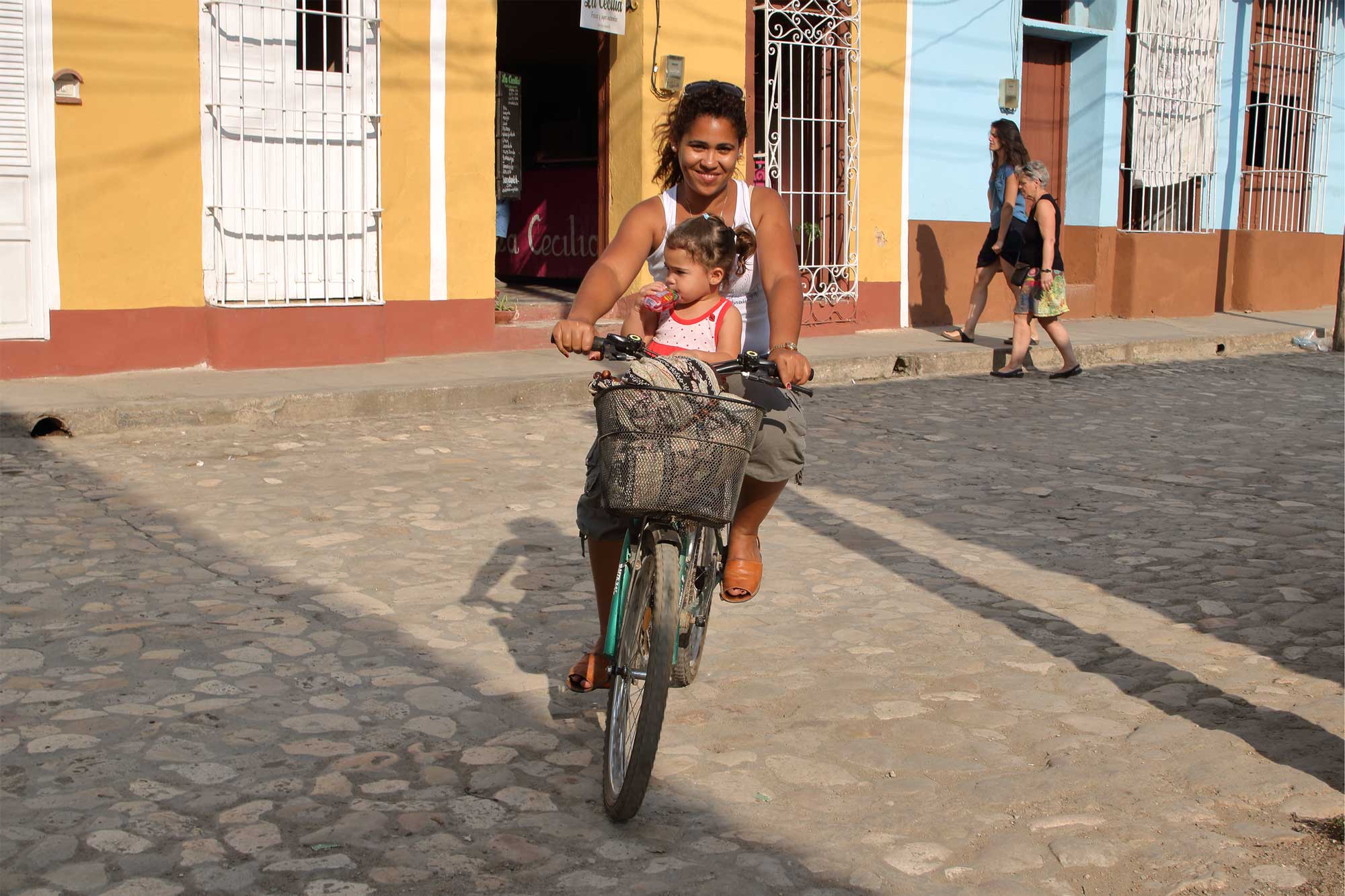 Street photogaphy in Trinidad de Cuba. Photos by Julio Munoz